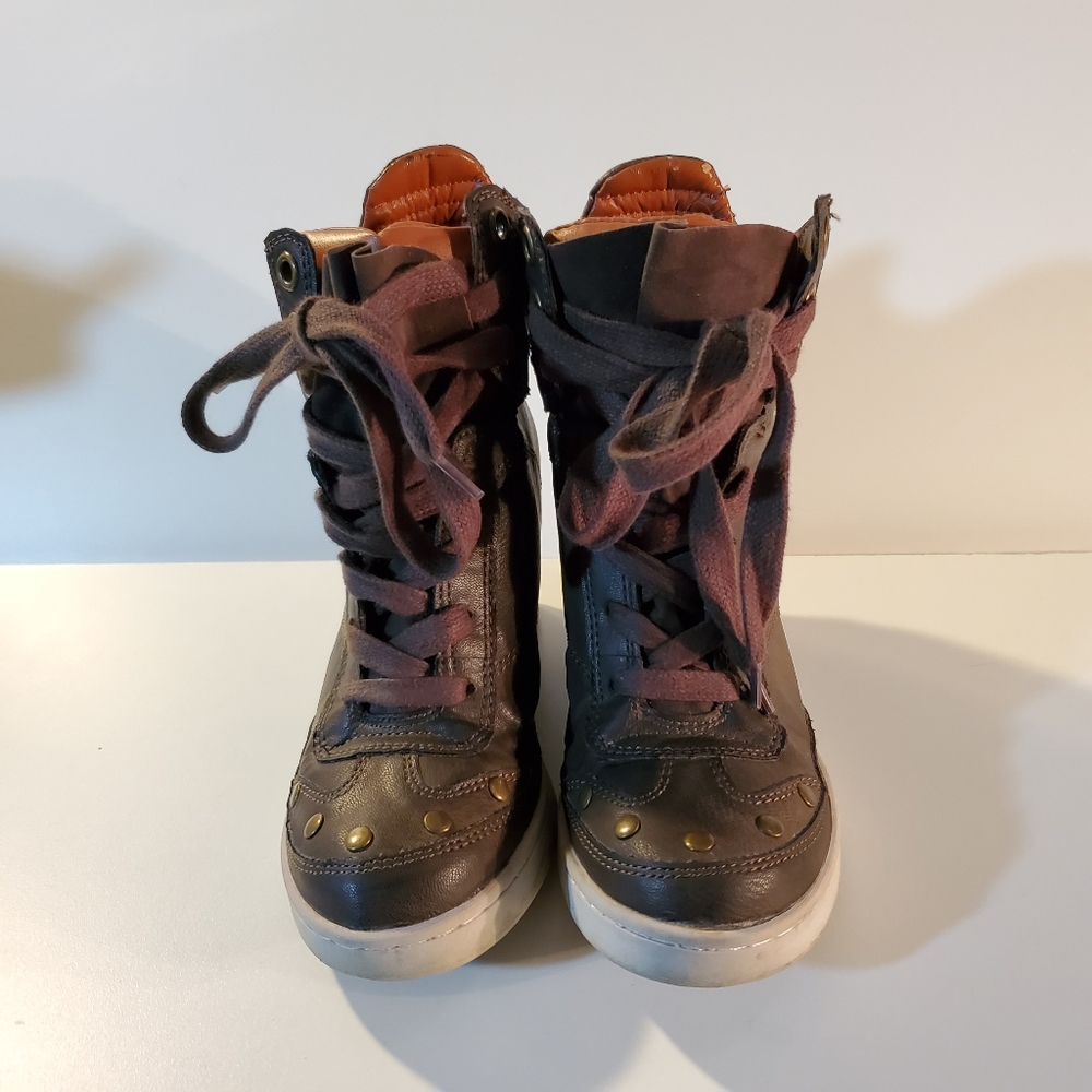 Report, Wedge Style Sneakers !Sz. 7